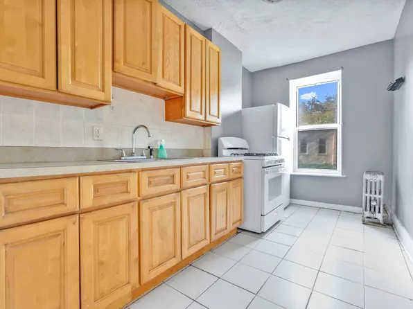 610 Ashford Street image 18 of 32