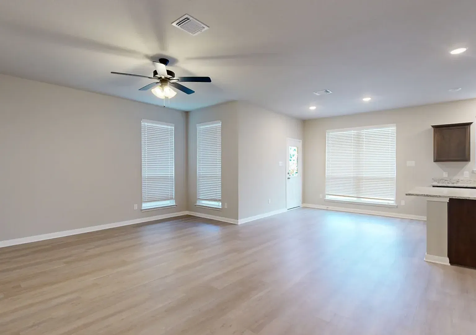 Gorgeous 3 bedrooms in Turnbo Ranch with pool access — Photo 3