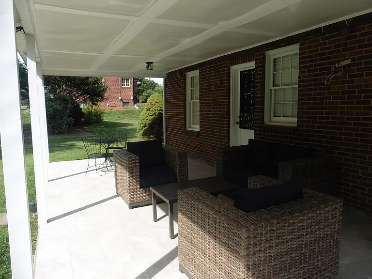 319 Crompton Rd — Photo 29