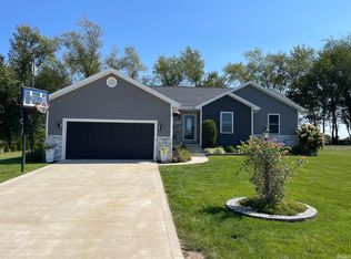 1415 Stratford Ln, Shipshewana, IN 46565