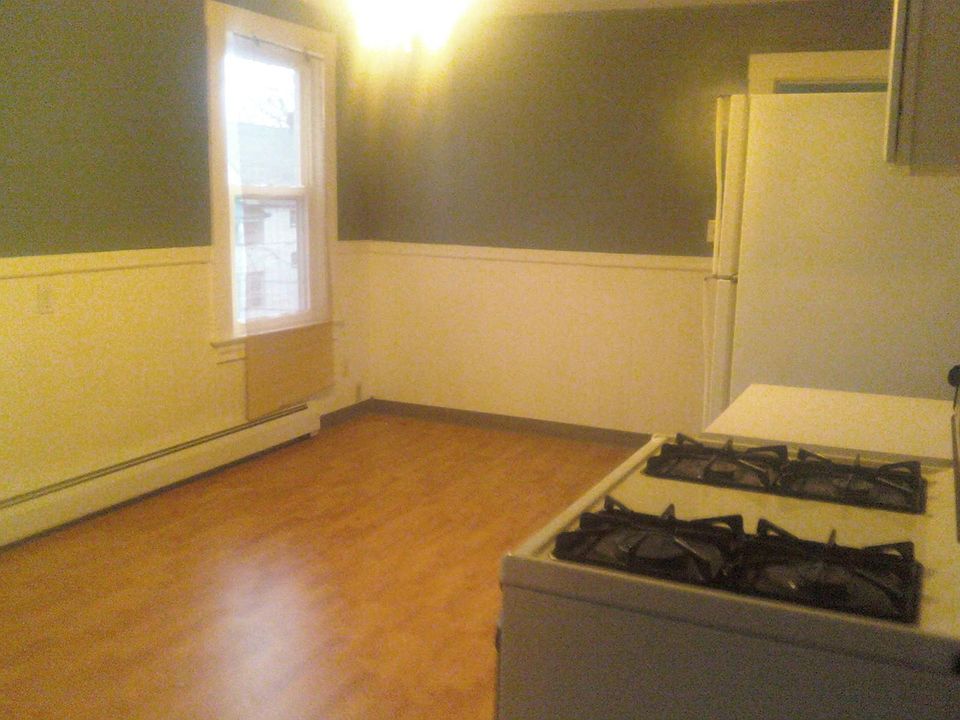 2nd image of 37 Clinton St