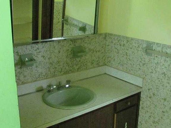 A160KK0 _master bathroom