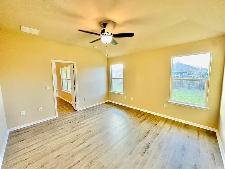 704 Silver Wing Dr — Photo 6