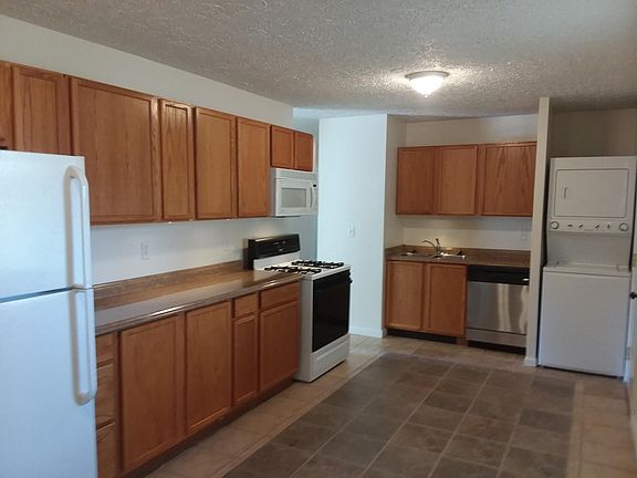 kitchen with washer/dryer unit