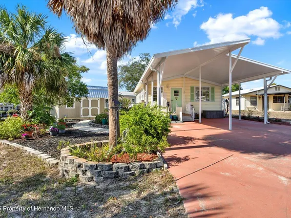 9501 Black Bear Dr, Weeki Wachee, FL 34613