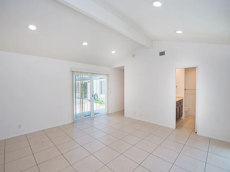 4395 Avenida De Las Flores — Photo 26
