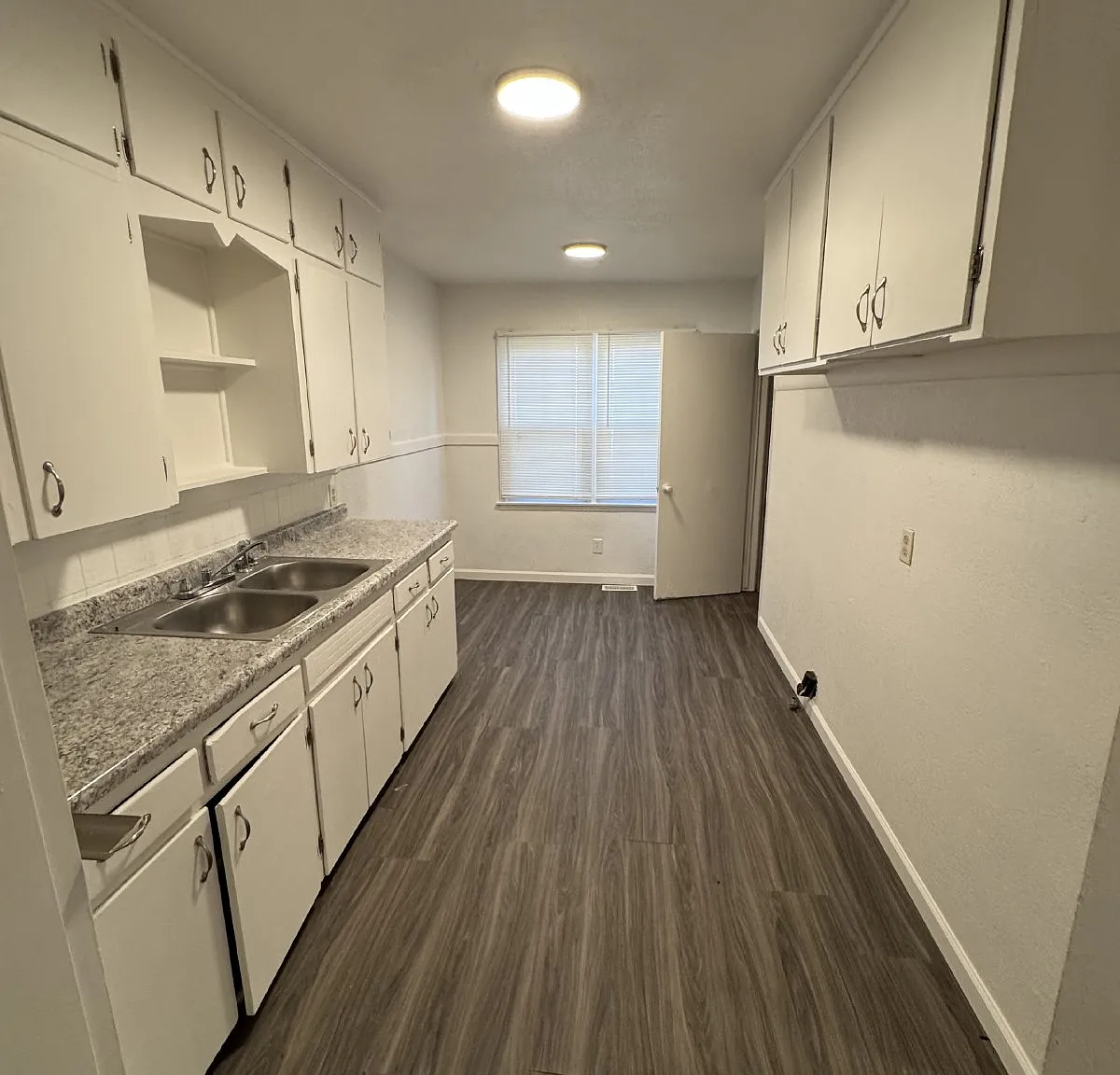 2 bed, 1.0 bath, 727 sqft, $825 — Photo 2
