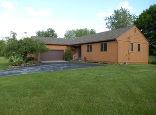 2028 Kingston Dr, Pinckney, MI