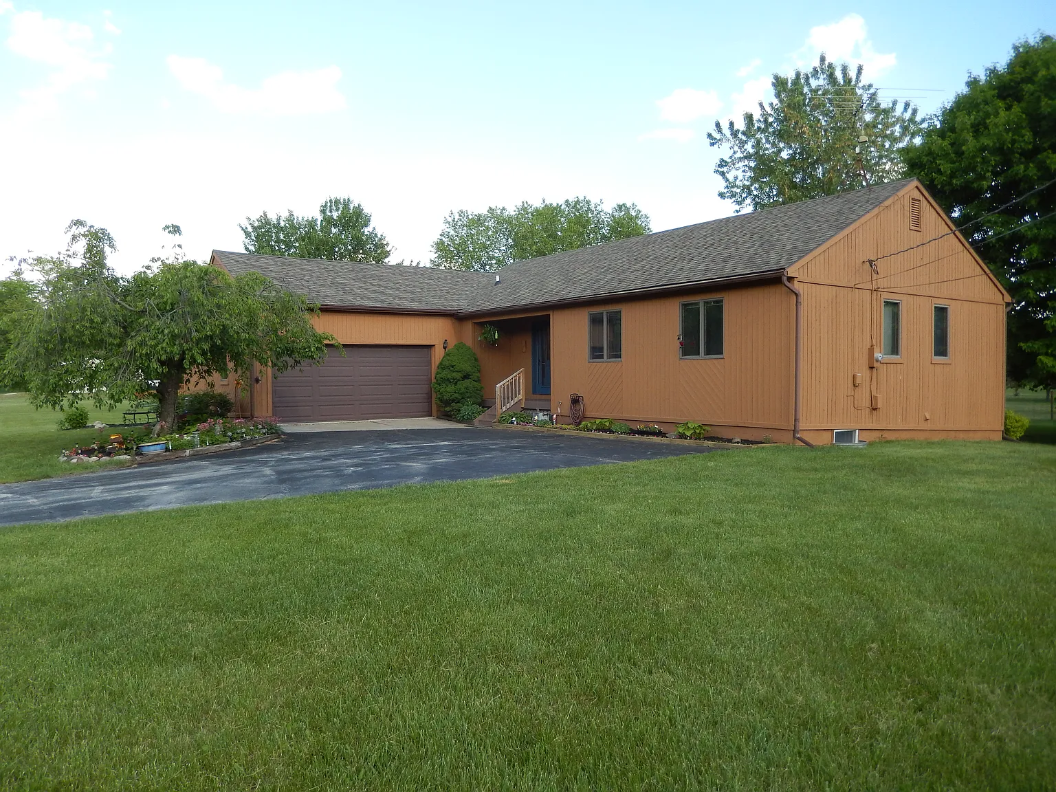 2028 Kingston Dr photo 1