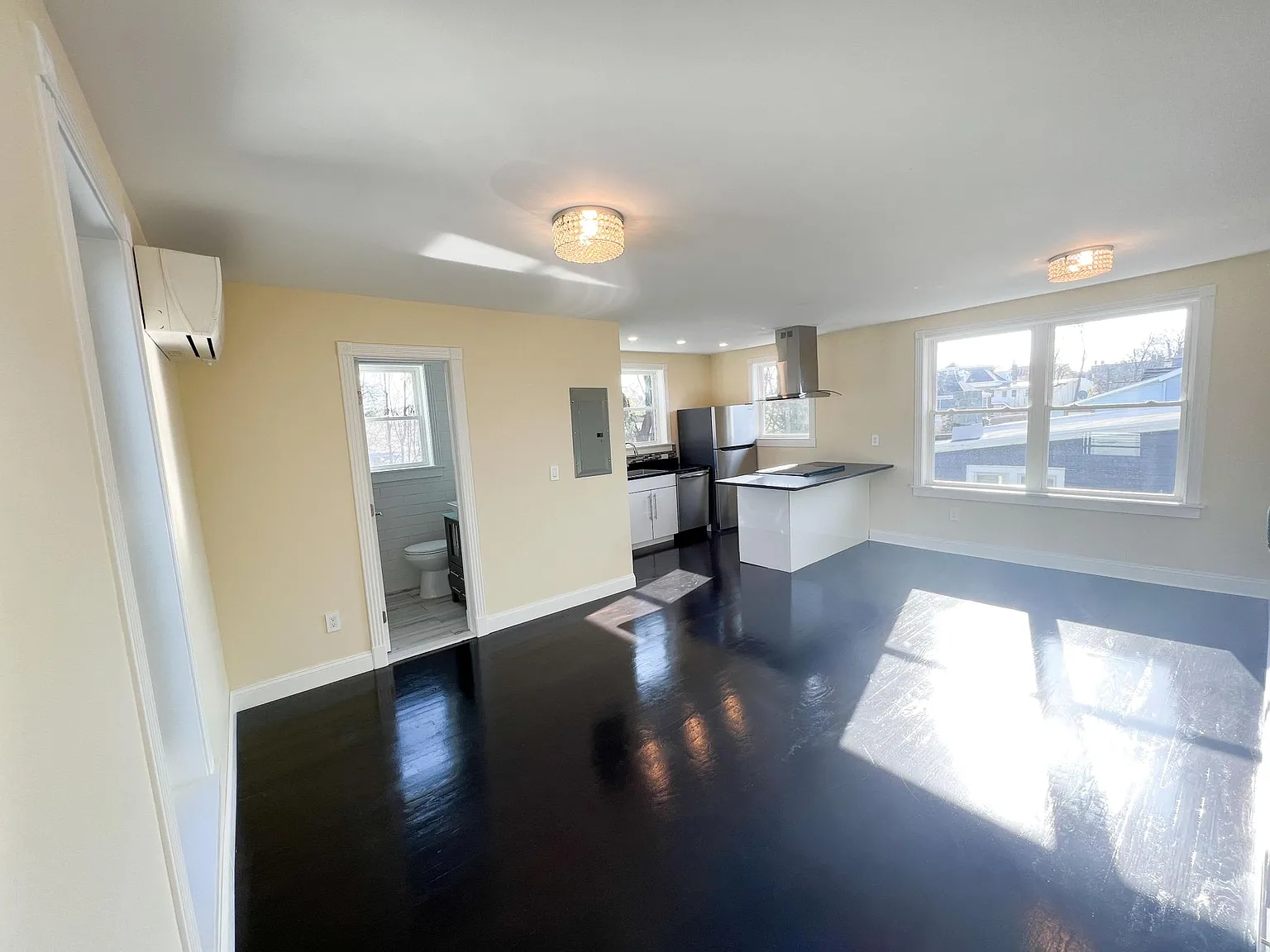 3 bed, 939 sqft, $2,500 — Photo 3