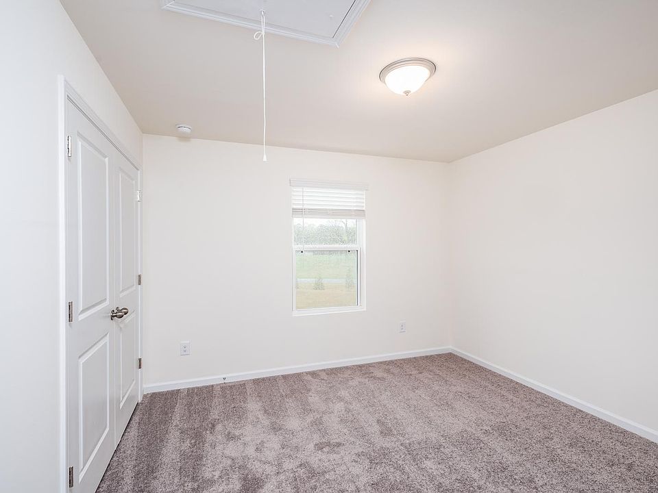 2nd image of 360 Rayland St