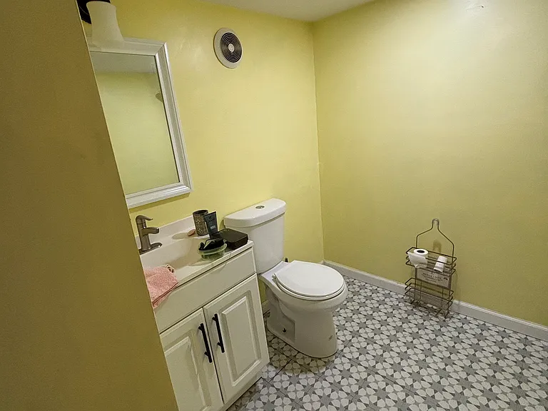 1105 Bryan St — Photo 8