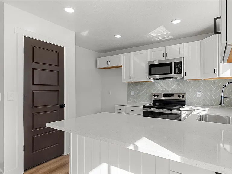 2164 N 1450 E — Photo 9