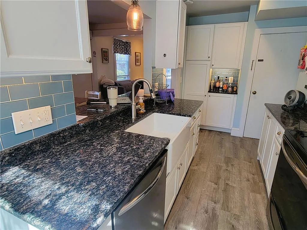 3 bed, 2.0 bath, 1100 sqft, $2,950 — Photo 4