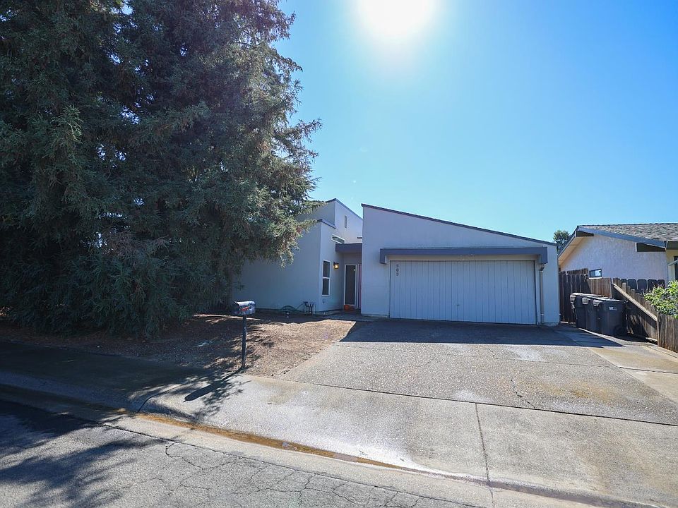 1st image of 909 Harvard Pl