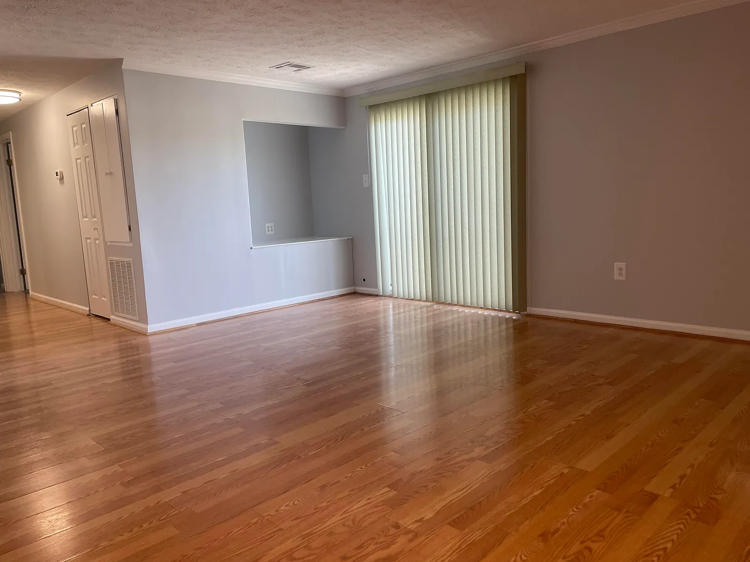 2 bed, 965 sqft, $1,975 — Photo 2