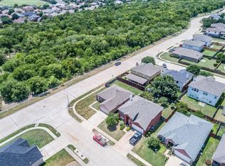 700 Parkford Ln, Arlington, TX 76001