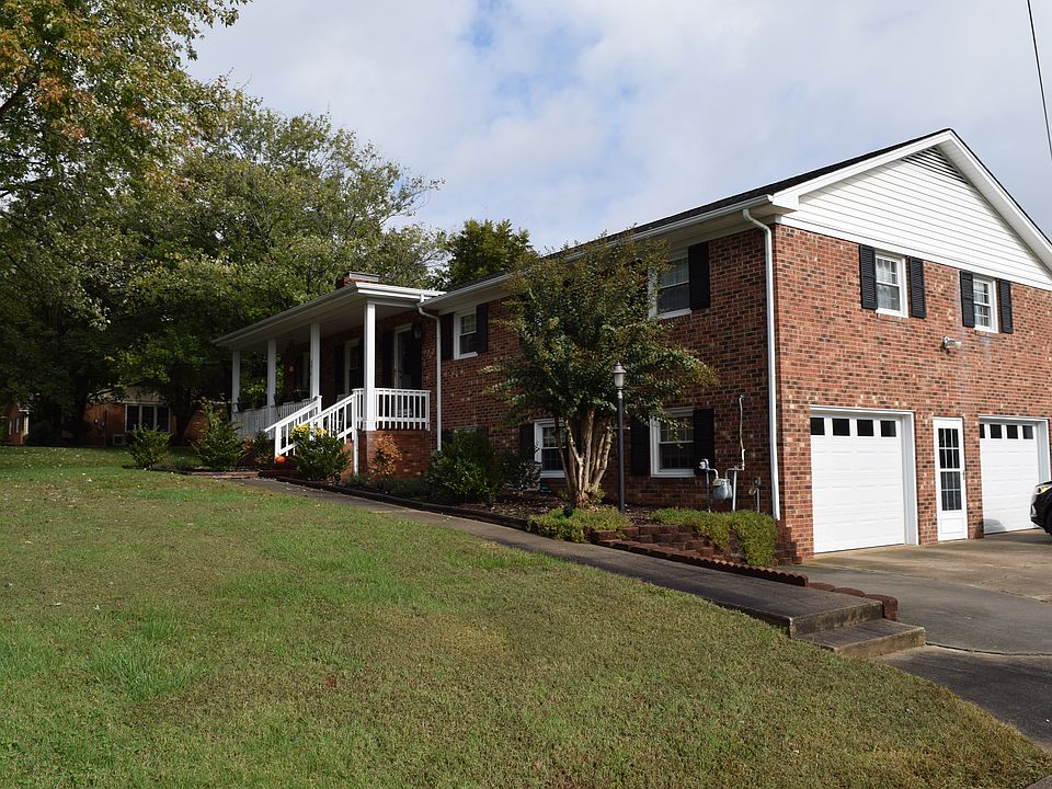 Overview w/ 2 car garage