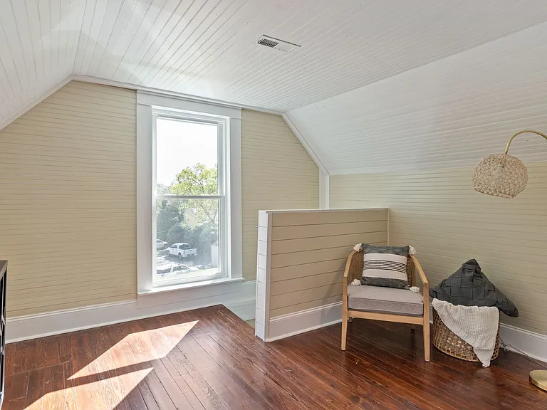 402 S Chester St — Photo 37