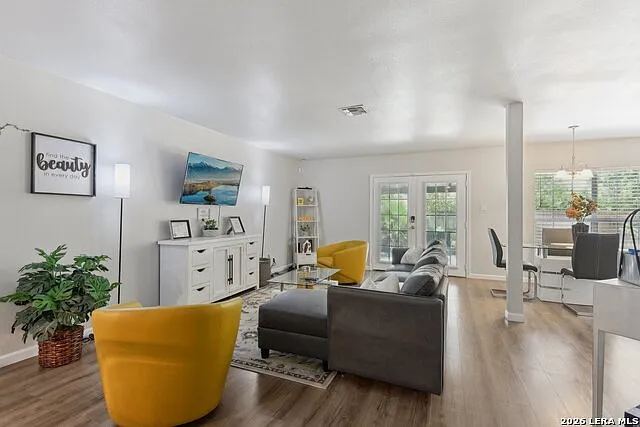3 bed, 2.0 bath, 1282 sqft, $2,400 — Photo 3