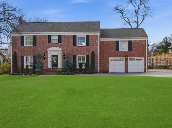 6715 Avondale Dr, Nichols Hills, OK 73116