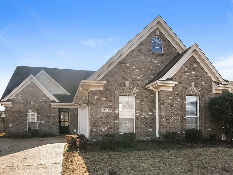 2733 Graystone Dr — Photo 1