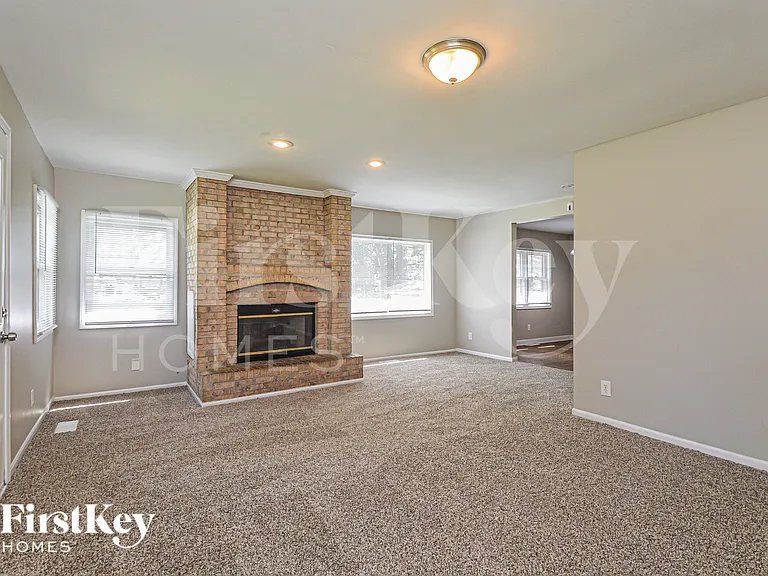 611 Oakwood Dr — Photo 6