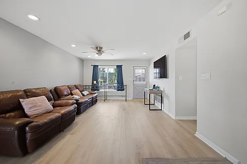 2329 E Concorda Dr Photo 1