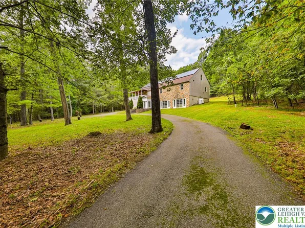 2153 Meadowlake Rd, Saylorsburg, PA 18353