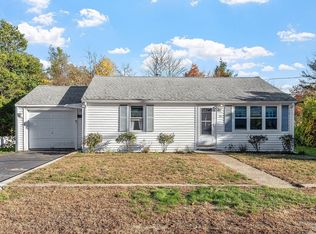 14 Hinckley Rd, Tewksbury, MA 01876
