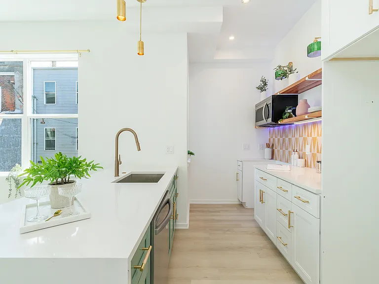 1803 N 18th St #Penthouse B — Photo 1