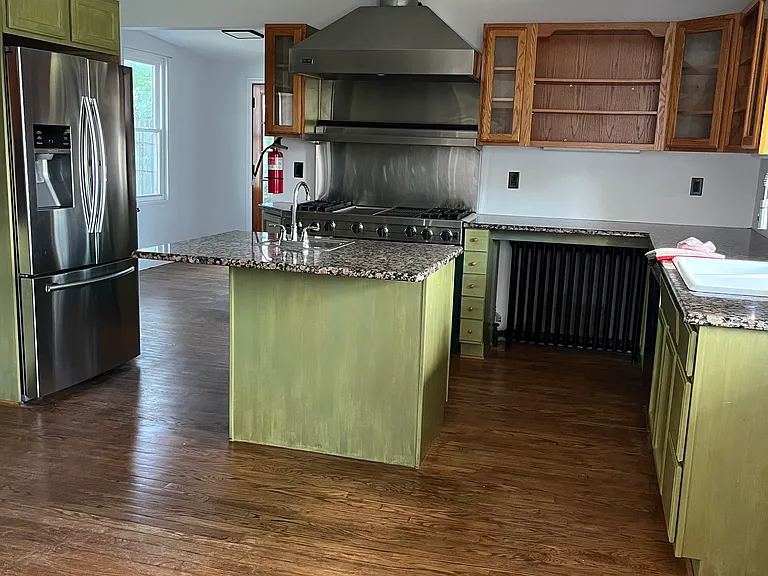 406 Lake Dr — Photo 2