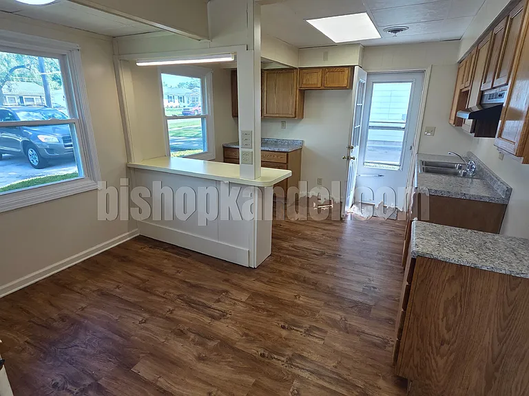 1201 Bernard Ave — Photo 4