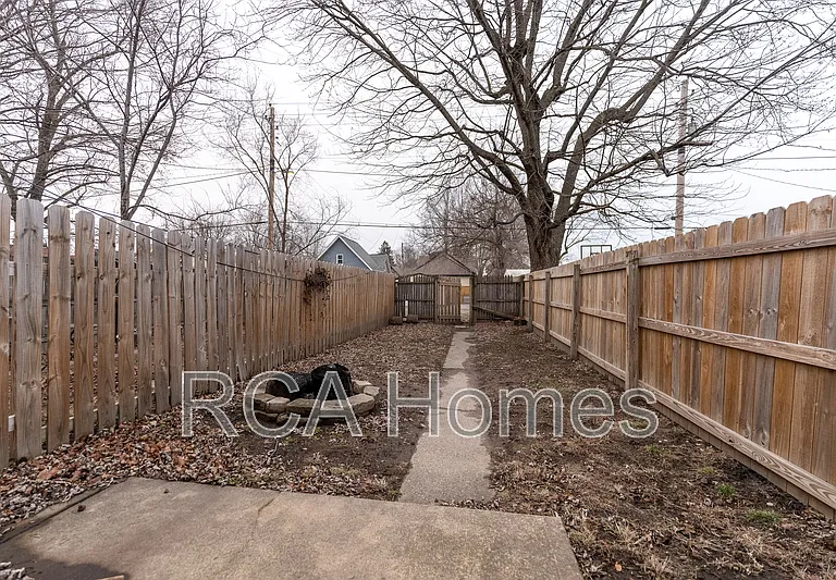 704 Sanders St — Photo 9