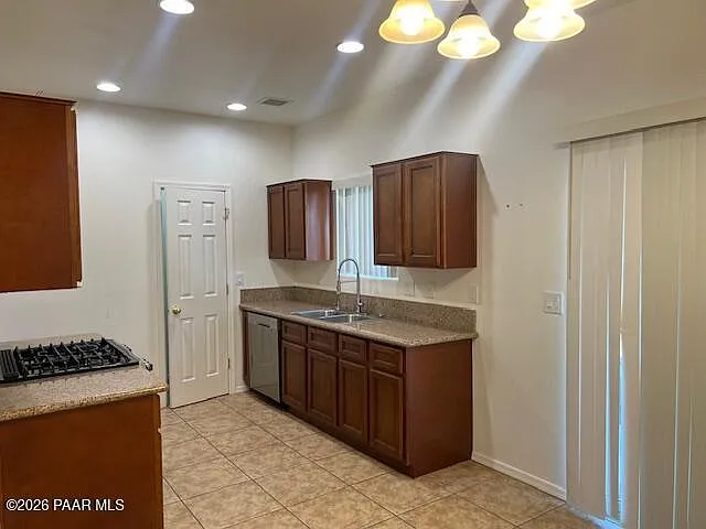 3 bed, 2.0 bath, 1231 sqft, $1,795 — Photo 3