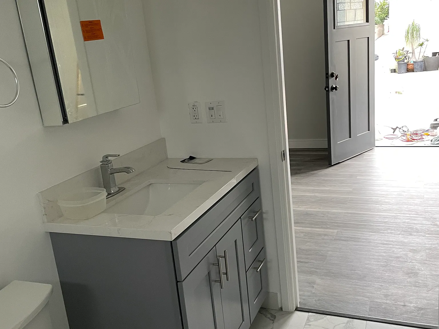2 bed, 1000 sqft, $2,790 — Photo 2