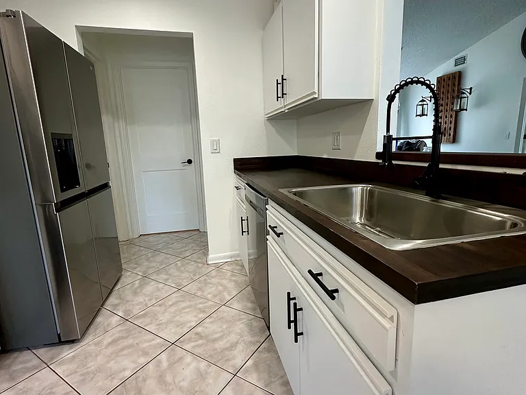 1041 Sawyers Ct — Photo 18