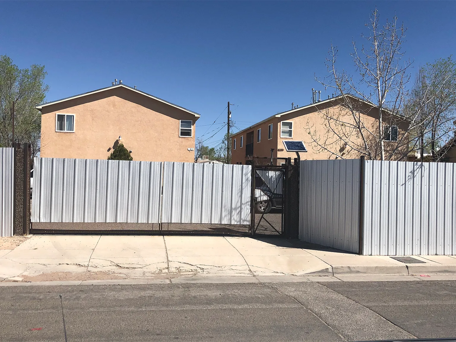 Modern 2 Bedroom Ridgecrest Charmer — Photo 4