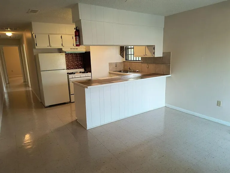 1332 Stilt St — Photo 3