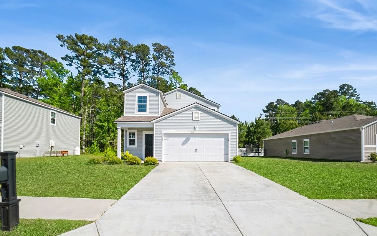 5 bed, 2.5 bath, 2343 sqft, $2,215 — Photo 1