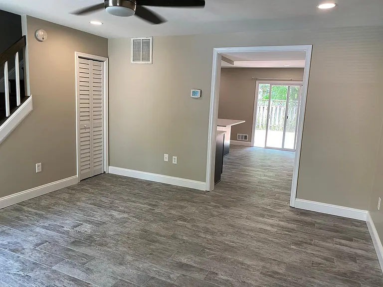 13 Dorchester Dr — Photo 2