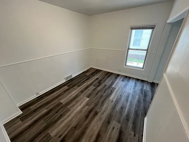 2408 W High St — Photo 17