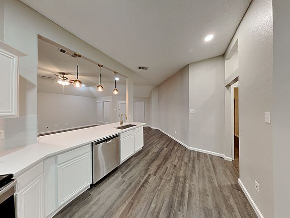 4th image of 202 Mulberry Ln