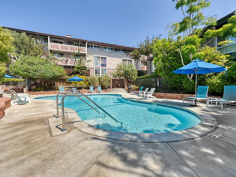 6505 Green Valley Cir #301 — Photo 30