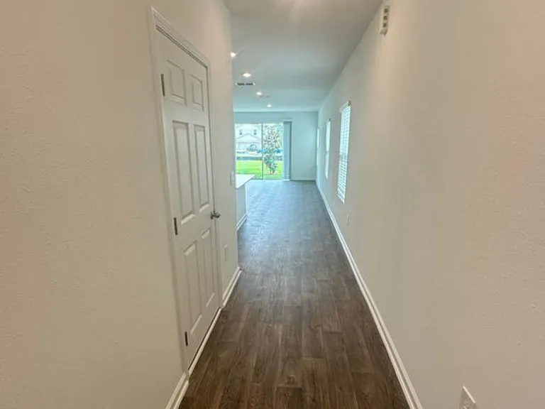 12725 Whelan Ave — Photo 5