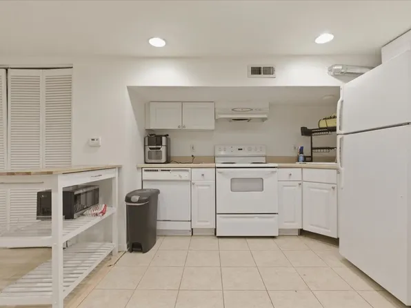 3717 N Wayne Ave #G, Chicago, IL 60613