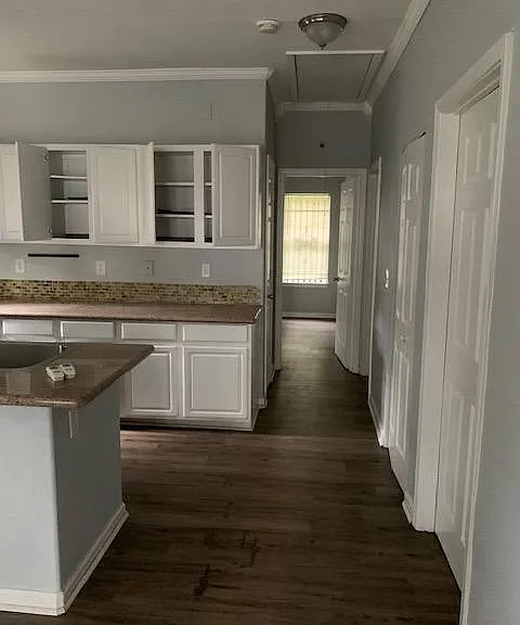 Burbank Dr SW — Photo 4