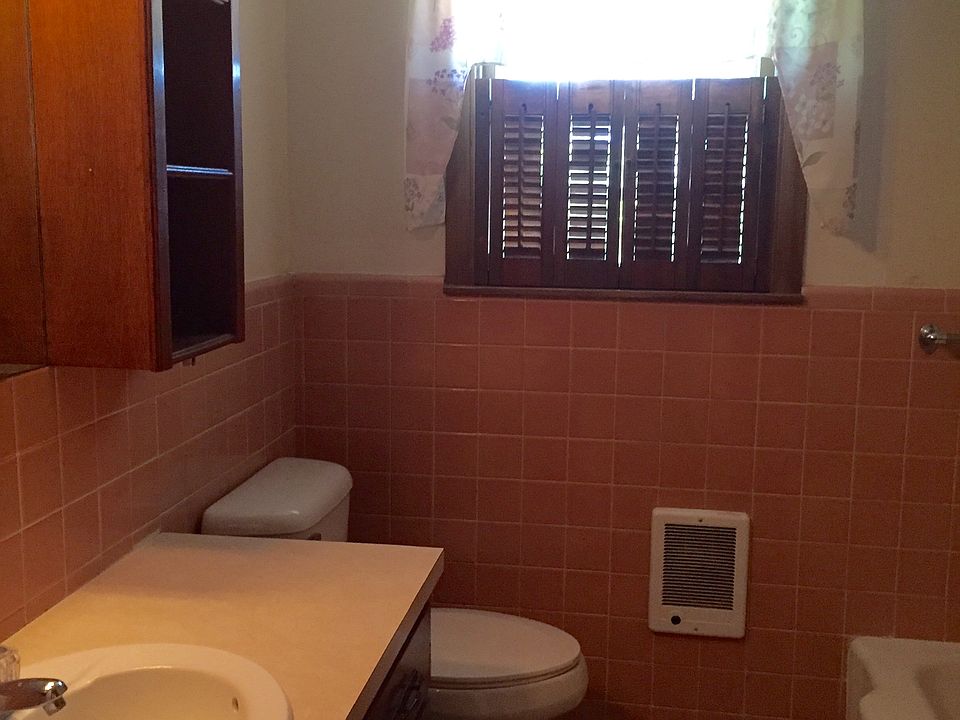 1st image of 1510 W 1st St