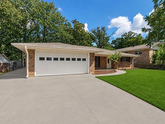 2nd image of 1335 Crestview Dr