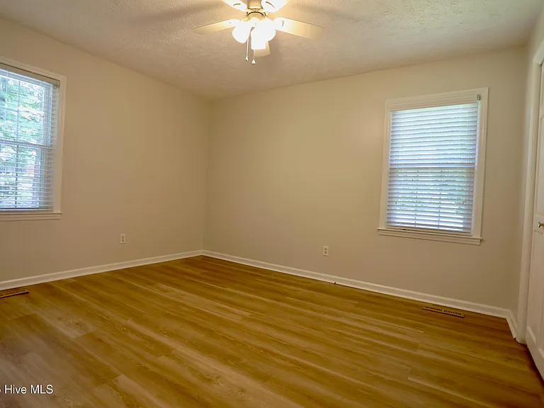 202 Haldane Dr — Photo 17